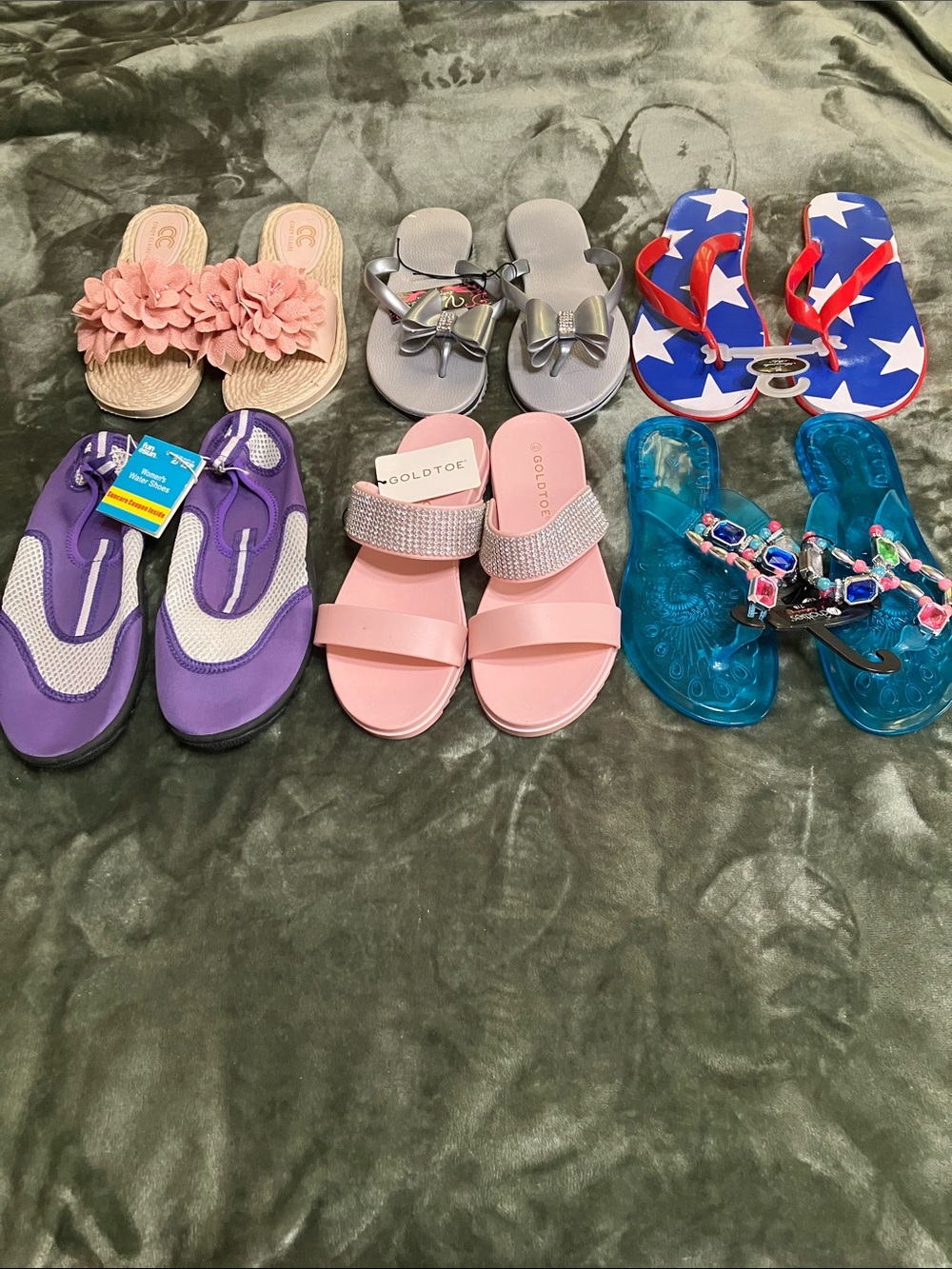 Woman’s a lot of six pairs of sandals, size7/8